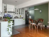 2-bedroom apartment with sea view. Great location and lot of natural light