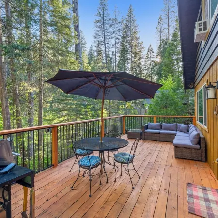 Creek Cabin - Fly-in Acres Lake Access - private Creek access with fire pit Отели в г. Арнолд