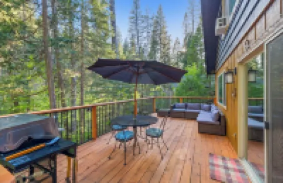 Creek Cabin - Fly-in Acres Lake Access - private Creek access with fire pit