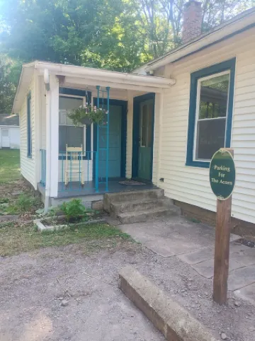 Charming 1-bedroom apartment in peaceful Palenville with WiFi, AC