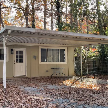 Chapel Hill/Durham Retreat; hot tub, massage chair, massaging shower.