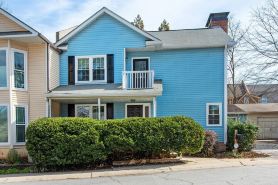 Pet-friendly, freshly renovated, 2 bd/2.5 bath townhome in Decatur!