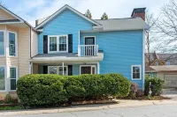 Pet-friendly, freshly renovated, 2 bd/2.5 bath townhome in Decatur!