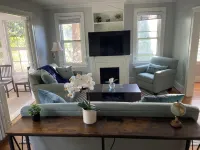 King Bed in 2-bedroom house in lovely Ferndale with AC