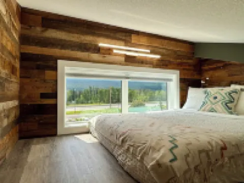 NEW 1 Min to Banff Gate | Mountain Views Retreat | Juliet Balcony | Loft Nook Hotels in Harvie Heights