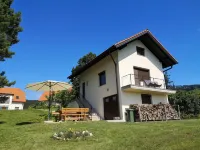 Charming cottage with beautiful view and hot tub Hotels in Brezice