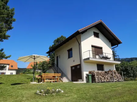 Charming cottage with beautiful view and hot tub