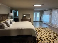 Lake Front House with Private Dock and boat rental available!  Lake Eufala