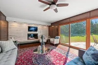 Charming 4-bedroom house with WiFi, AC in upscale Oak Brook,near Oak brook mall Hotels in Oak Brook