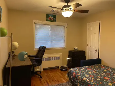 Charming 2-bedroom house with WiFi, AC in wonderful Freeport