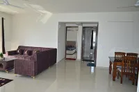 Relax with family at Charming 2bedroom apartmnt with WiFi AC in wonderful Mysore
