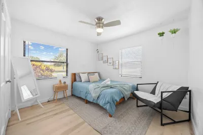 4 Miles to Beach! Pool! Gameroom! Fire Pit! Sleeps 8! Hotel in zona Crane Creek Promenade Manatee Observation Area