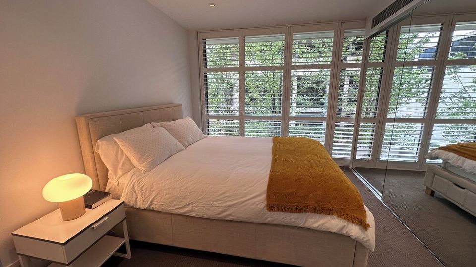 Modern Loft Retreat in Barton near Parliament House