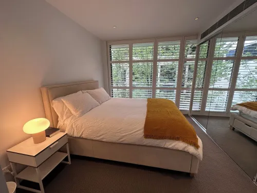 Modern Loft Retreat in Barton near Parliament House Hotel a Barton