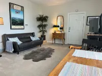 Charming 1-bedroom apartment in the historic district of enchanting Centerville Hotel a Washington Township