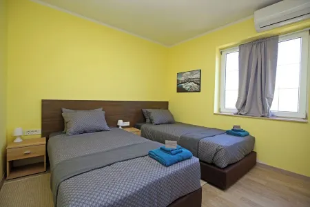 2-bedroom luxury villa surrounded by mountain views just minutes from the beach Отели в г. Donje Polje