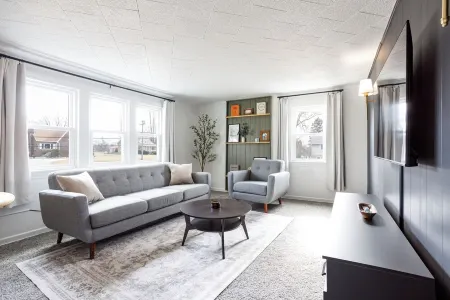 King Size Bed, Work Desk, Near Hwy, Laundry Room Access, Nearby Parking