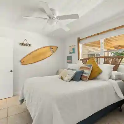 Private wooded 3BR/3BA house w/heated pool on canal just steps from beach Rooms
