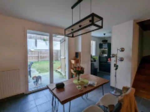 House with 40-50 m2 garden. 2 outdoor parking spaces.