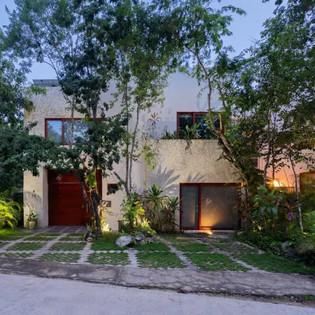 ¡TIKAL! Luxury 4BR Private Pool & Gym, 24/7 Security