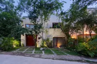 ¡TIKAL! Luxury 4BR Private Pool & Gym, 24/7 Security