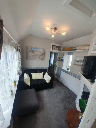 The Snug  at Bay House Отели в г. Страттон