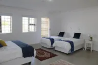 @The Waves beach accommodation with sea and mountain views!7 Bedrooms