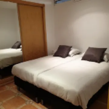 Fully furnished apartment in a quiet residential area in a mountainous area with views of Malaga 阿爾豪林德拉托里酒店