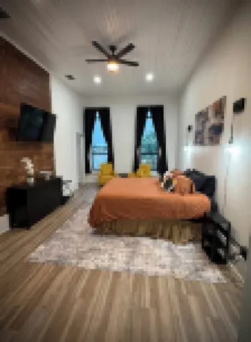 “Downtown Boro Loft” Charming 1600 sq foot open concept Downtown Jacksboro Hotels in Jack County