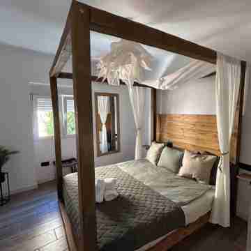 Espectacular Apartamento en el Centro con un Patio Maravilloso y Balcón! Rooms