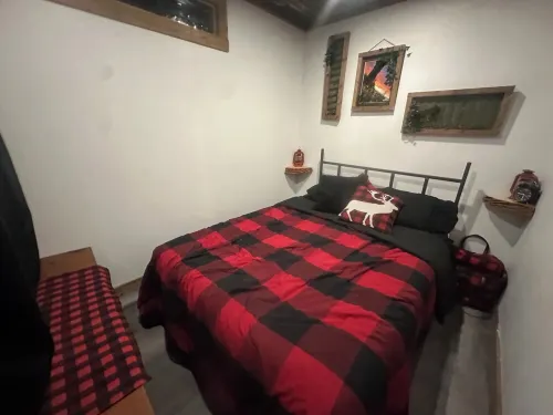 Crazy Farm C-Can Chalet