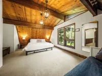 Riverfront Cabin, Covered Hot Tub, King Beds, Dual Shower, Pets - Fox Haven