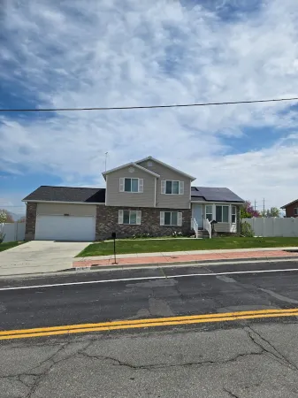 Spacious 4-bedroom house with AC, WiFi in terrific West Valley City