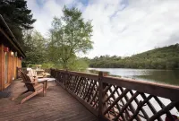 Waters edge boathouse  Rudyard lake   short breaks    kayaks  fishing hottub