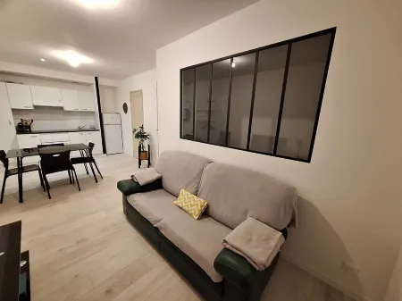 Attractive, renovated 2-room apartment by the lake