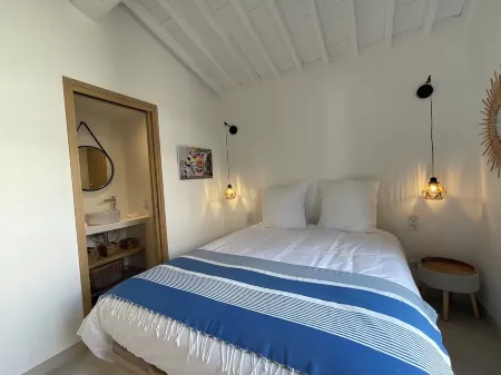 In the heart of a port. Newly renovated apartment Marina view