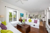 Sand Dollar Cottage 2 Bedroom Cottage - parking