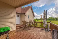 Charming Farmhouse Getaway – Peaceful Country Escape with Modern Comforts!