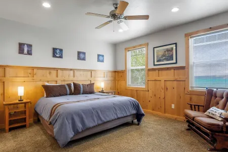 Lakeside Haven, a cozy and relaxing home that sleeps 24 with pool/hottub access!