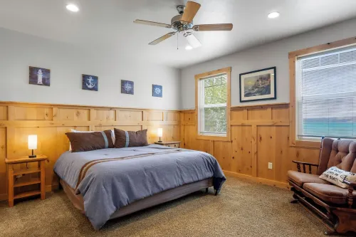 Lakeside Haven, a cozy and relaxing home that sleeps 24 with pool/hottub access!