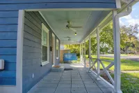 Charming 1-BR pet friendly house in Lockhart. Short stroll to the best BBQ spots