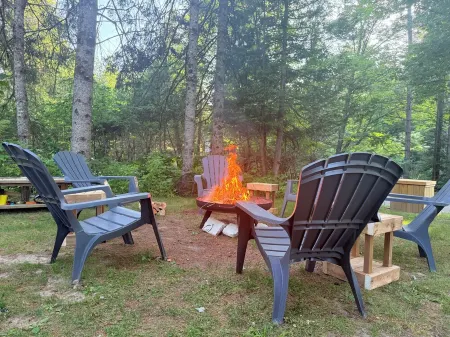 Muskoka River Retreat - Where Nature Meets Elevated Comfort Отели в г. Брейсбридж