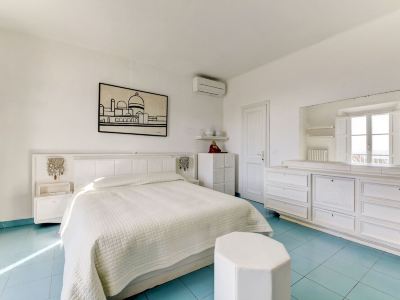 Elegant panoramic penthouse 2 steps from the sea