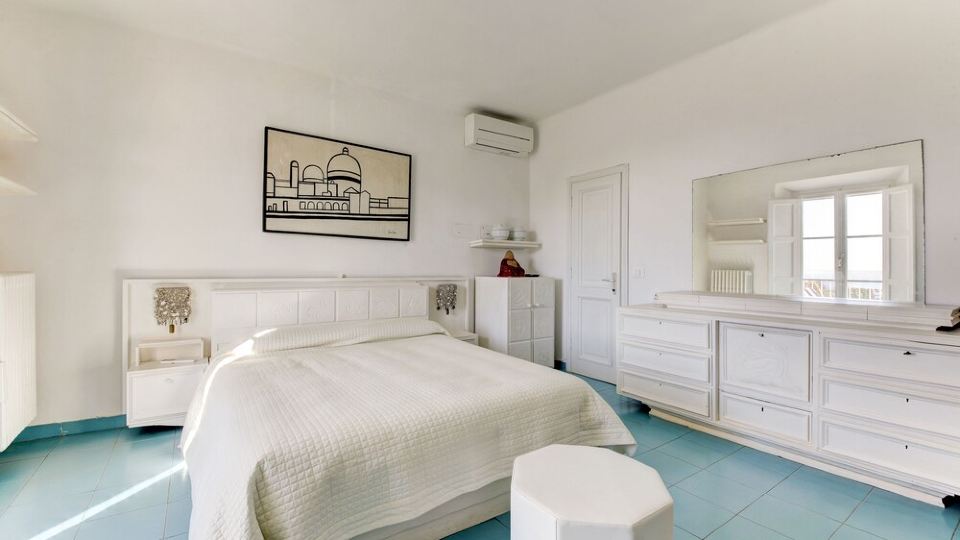 Elegant panoramic penthouse 2 steps from the sea