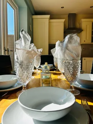 Beautiful, fully equipped, pet friendly 3 bedroom house in Shakespeare County. Hotels in Alcester