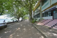 Spacious 3-bedroom water front apartment in serene Marine Drive Ernakulam Kerala - Condos