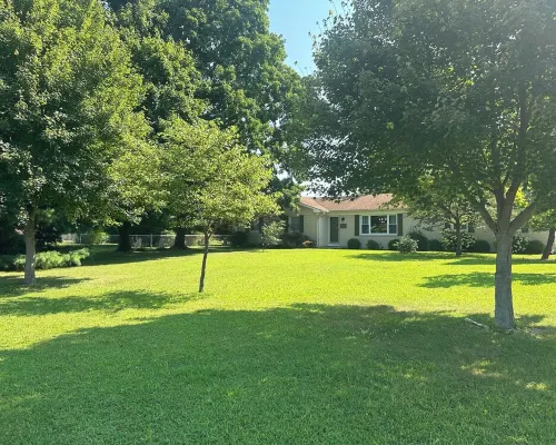Charming 3-bedroom Country Cottage in Beautiful Brownsburg, IN! Hotels in Lincoln Township