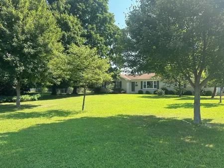 Charming 3-bedroom Country Cottage in Beautiful Brownsburg, IN!