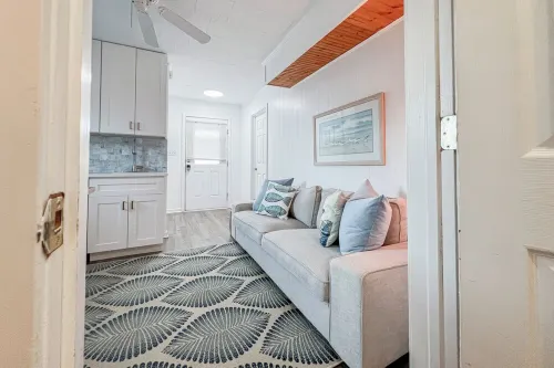 Cozy 1BR w/ King Bed, Pets OK, Walk 2 Food+Shops Hotels in Frisco