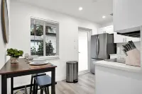 Peaceful 2BR Home w/ King Bed. Near Trendy Areas! Hotels in West Little River